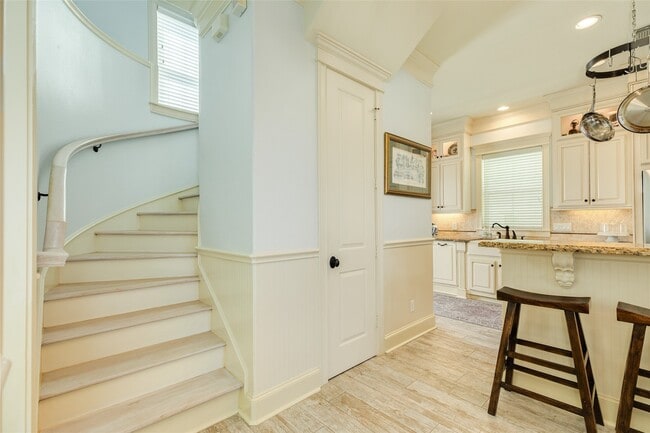 Building Photo - 6 Criolla Ct