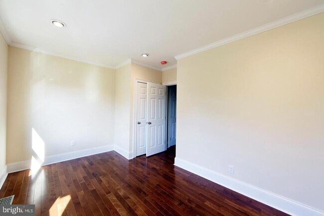 Building Photo - 335 W Girard Ave