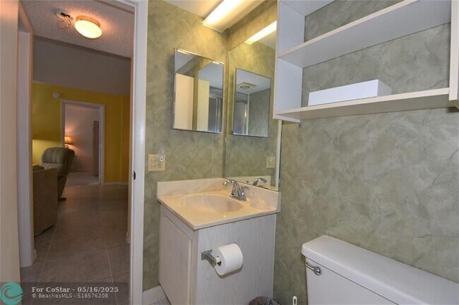 Building Photo - 525 N Ocean Blvd