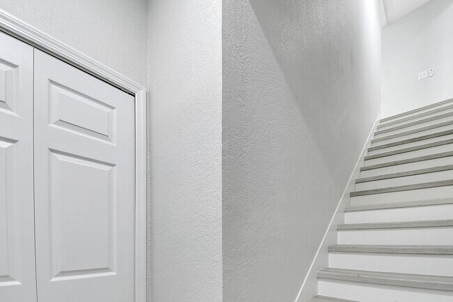 Building Photo - Fully Remodeled 2/2 with Loft in MetroWest...