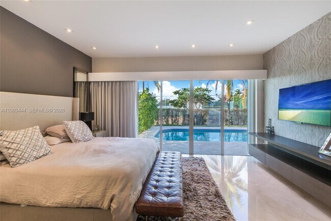 Building Photo - 1651 NE 196th St