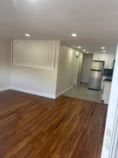 Living area - 320 Lakeview St