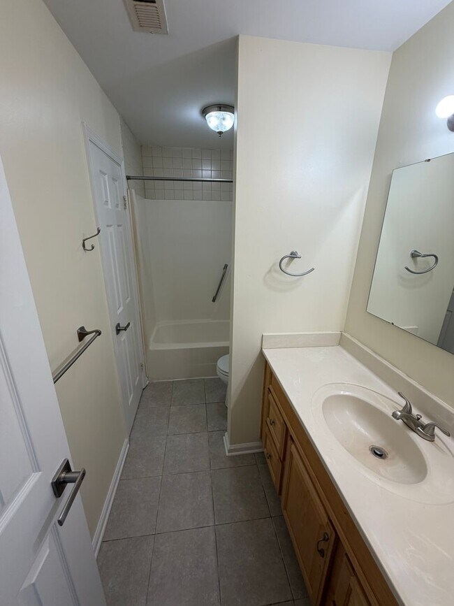 Building Photo - 1605 Hathern Ct
