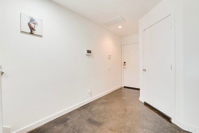 Building Photo - 2423 Wentworth St