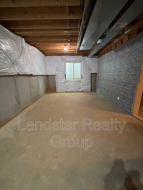 Building Photo - 6411 Moonseed St