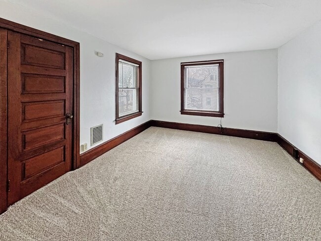 Building Photo - 323-325 Percy St