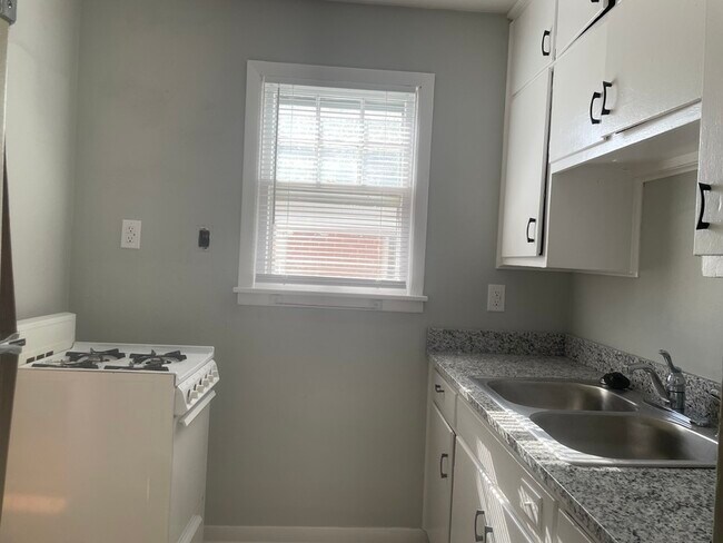 Building Photo - 100 E Stewart Rd