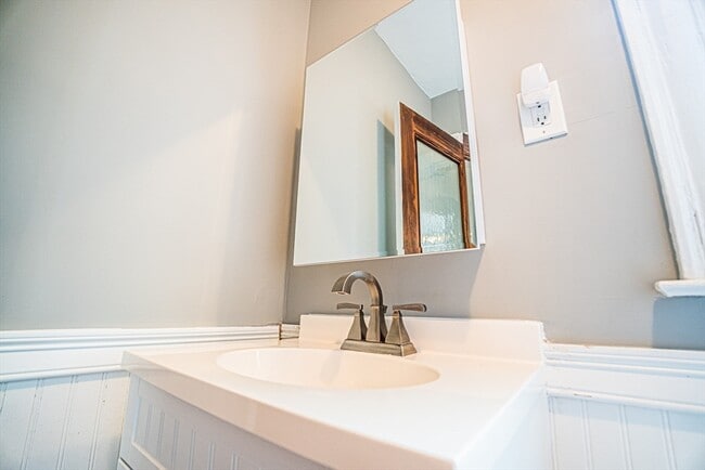 Building Photo - 18 Whittier St