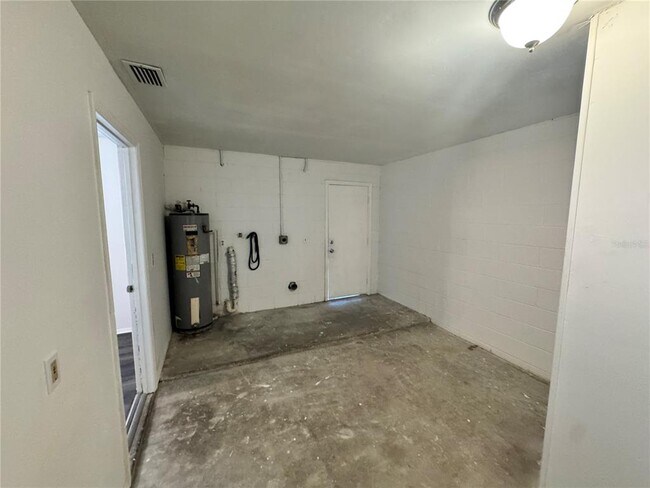 Building Photo - 316 E Primrose Ln