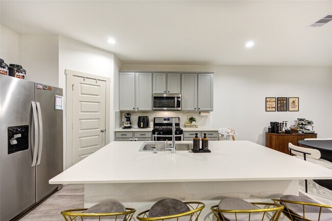 Building Photo - 6846 Dell Vista Drive