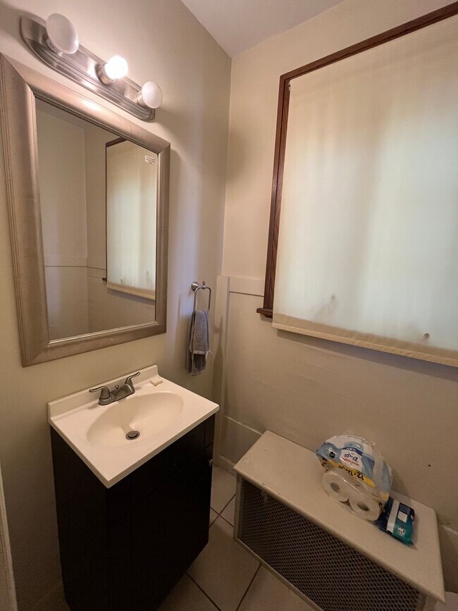 Building Photo - 3 Bedroom Squirrel Hill Home Available Now!