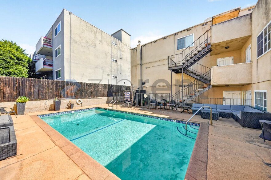 Building Photo - 14335 Huston St