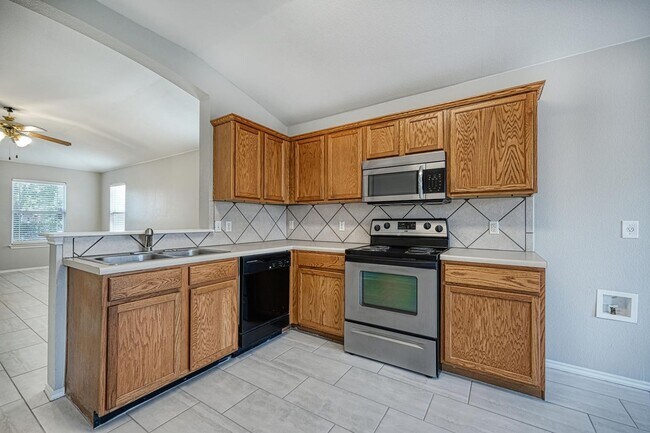 Building Photo - Great 3B/2B home in Austin Colony!
