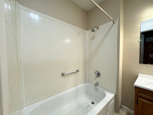 Building Photo - 1401 E 23rd Ave