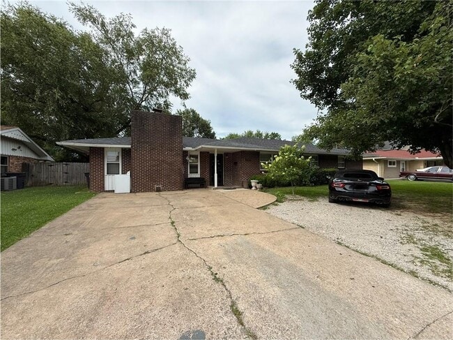 Building Photo - 1816 Ross Ave