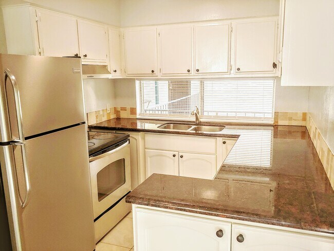 Building Photo - 500 Evergreen St