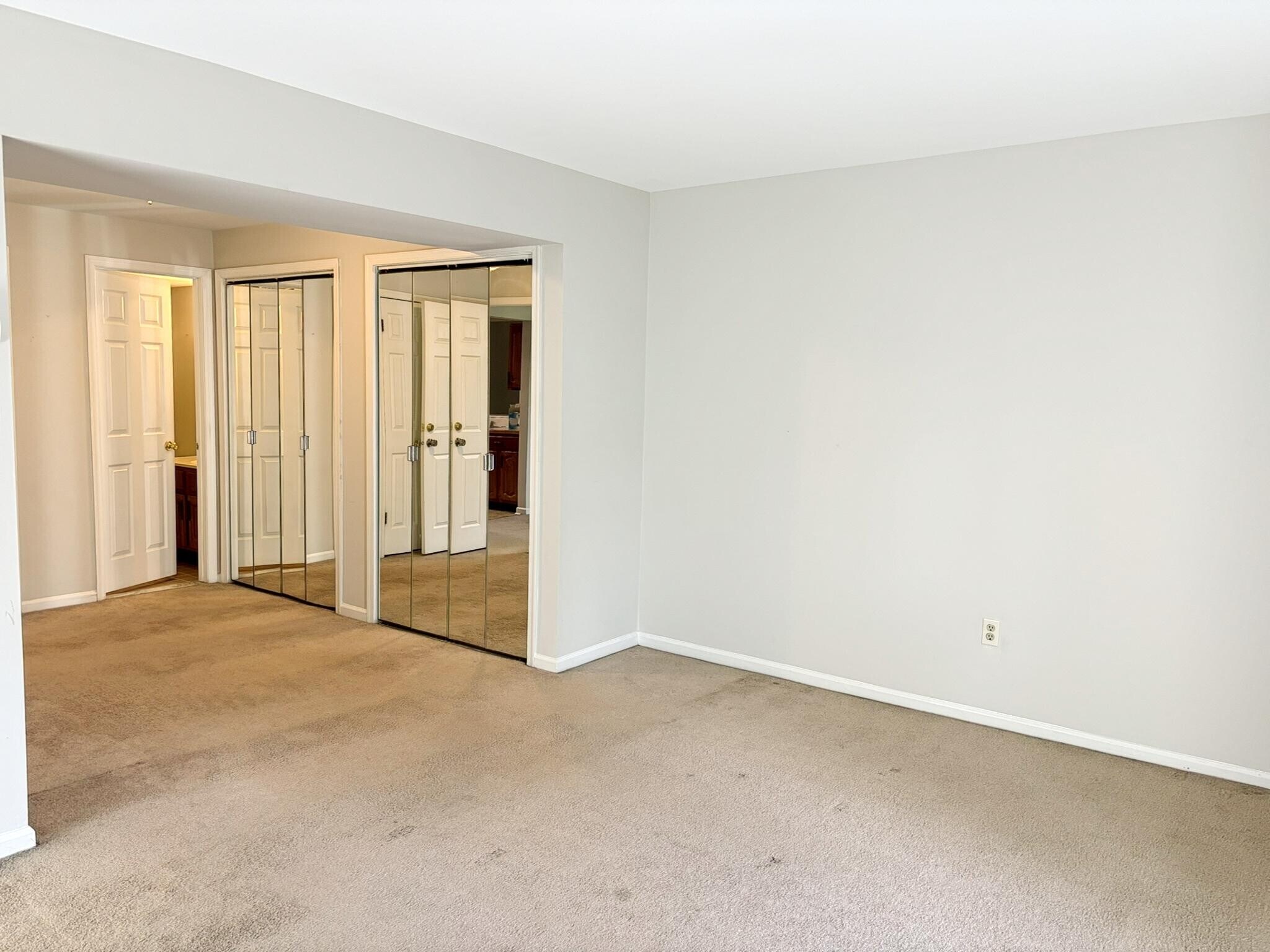 Building Photo - 805 Mountainview Dr