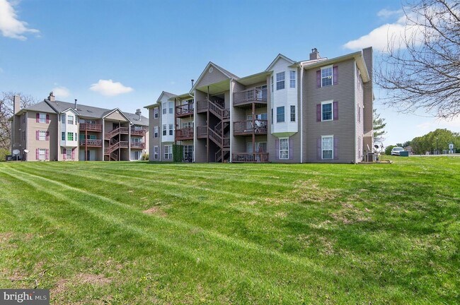 Building Photo - 108-11-111 Timberlake Terrace
