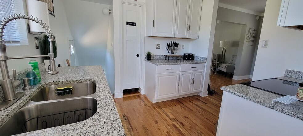 Kitchen 2 - Fully Furnished - 708 Vermont St