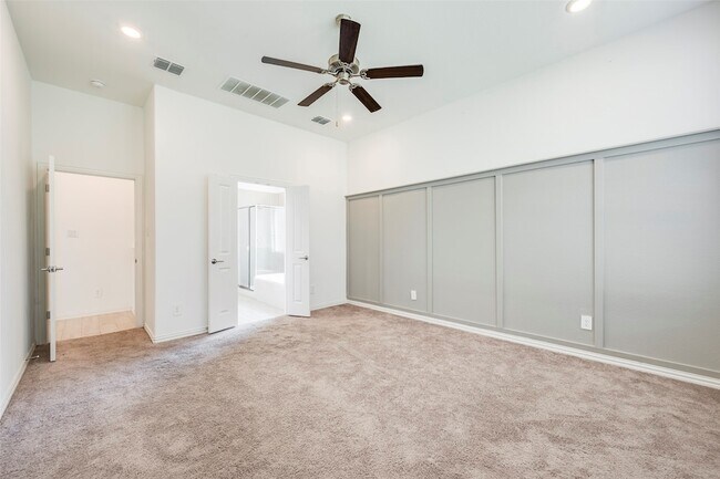 Building Photo - 14605 Little Water Dr