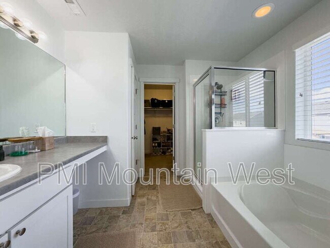 Building Photo - 3565 Water Lilly Ln