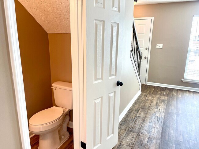 Building Photo - Welcome to this sleek and modern 2 bedroom...