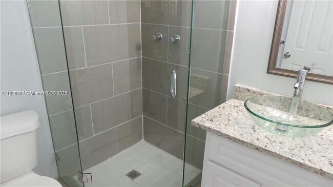 Building Photo - 4410 W Oakland Park Blvd