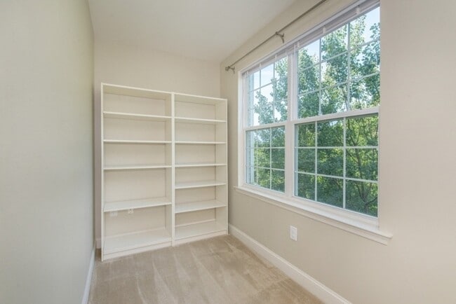 Building Photo - 4211 Ramapo Ct