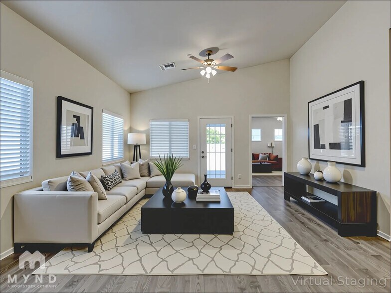 Building Photo - 2632 E Hidalgo Ave