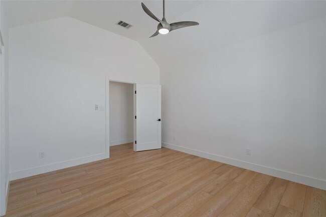 Building Photo - 401 Roy Creek Ln