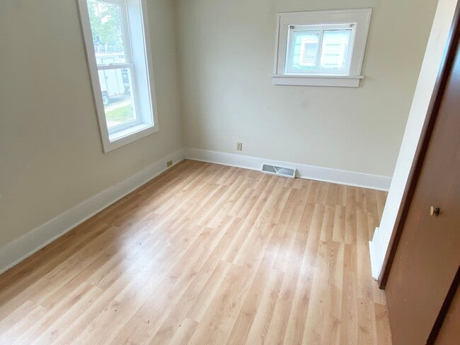 Building Photo - 2 BR Ranch Style Home with 1-Car Detached Garage