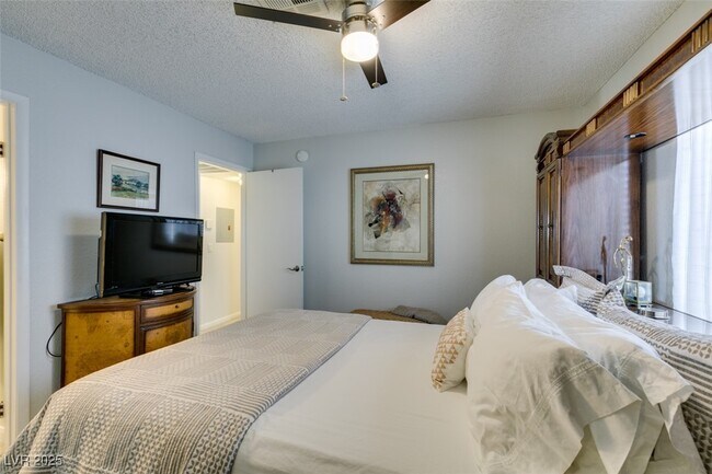 Building Photo - 1005 Sulphur Springs Ln