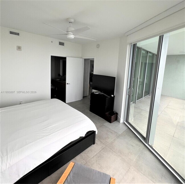 Building Photo - 2900 NE 7th Ave