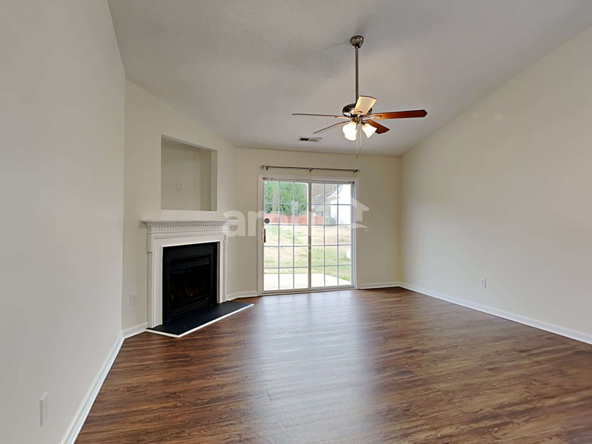 Building Photo - 219 Bellport Dr