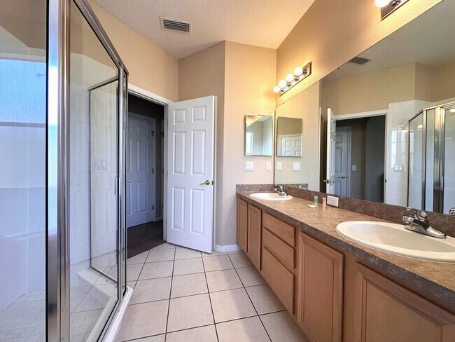 Building Photo - 160 Minniehaha Cir