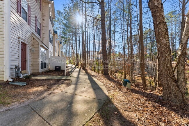 Building Photo - 2920 Barrymore St