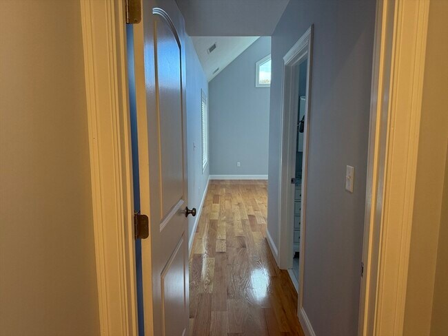 Building Photo - 722 Lowell St