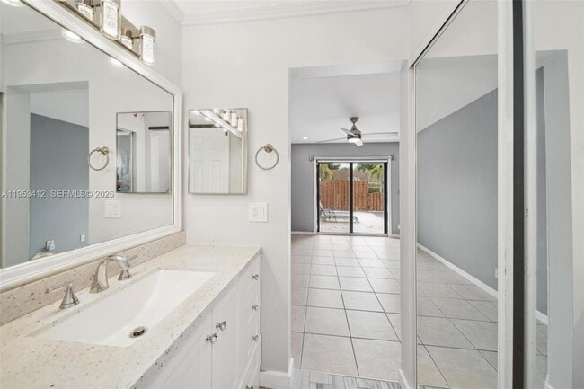 Building Photo - 4949 E Lakes Dr