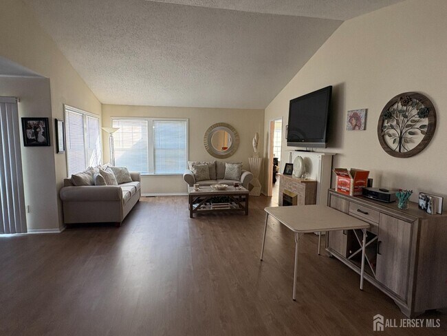 Building Photo - 7A Daniel Webster Ave