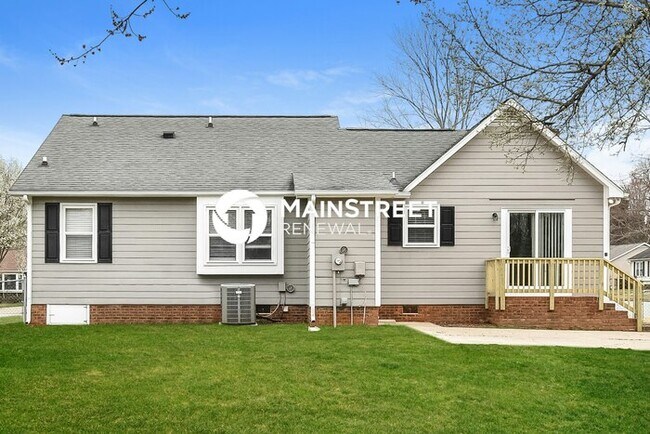 Building Photo - 3 Bedroom Pet-Friendly Home in GREENSBORO,...