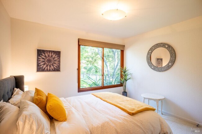 Building Photo - 452 Chestnut Ave