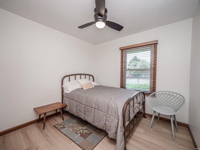 Building Photo - 6166 River Bluff Dr