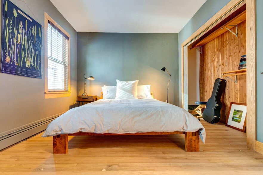 Building Photo - 155 Swart St