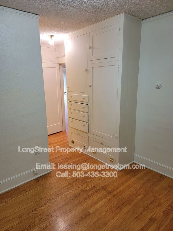 Building Photo - 1745 NW Jackson Ave