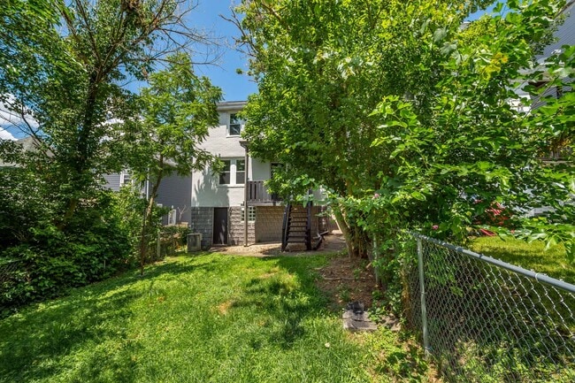 Building Photo - Stunning 3 bedroom home in Carrick available August 15!