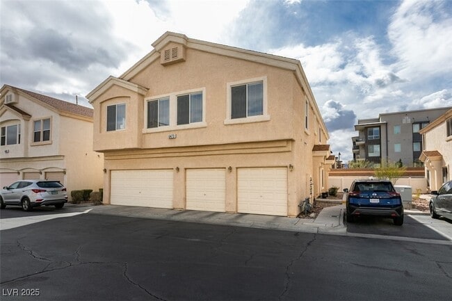 Building Photo - 6473 Stone Dry Ave