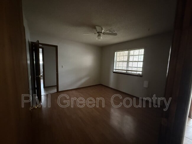 Building Photo - 615 Cumberland Dr