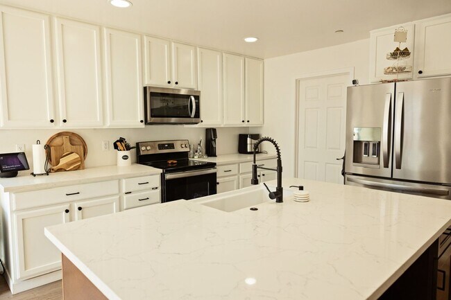 Building Photo - Updated 4 Bedroom DuPont Home for Rent