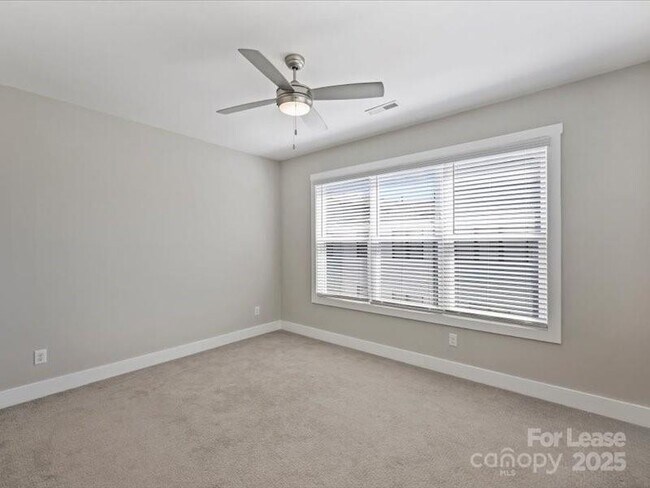 Building Photo - 1615 Chatham Ave