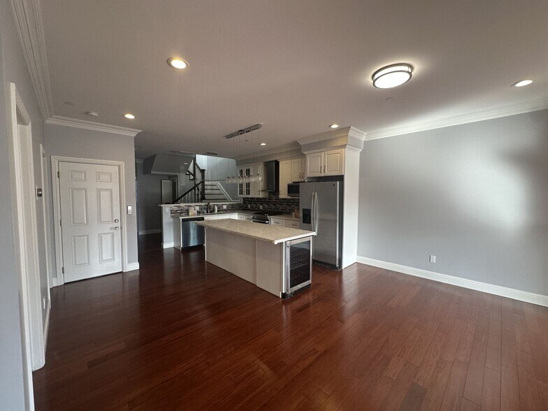 Building Photo - 1334 Anza St